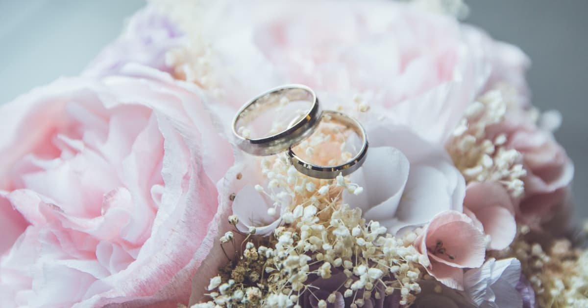 25 Wedding Budget Hacks That Actually Save $5,000 (Without Anyone Noticing)